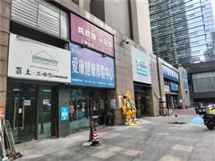 观山湖101大厦旁27平门面房东直租